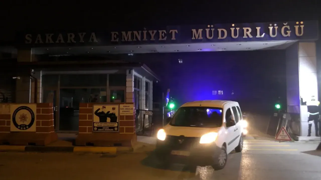 Sakarya Merkezli Siber Operasyon Sahte Borsa Uygulamasiyla Vurgun Yapanlari Boyle Yakaladilar 2