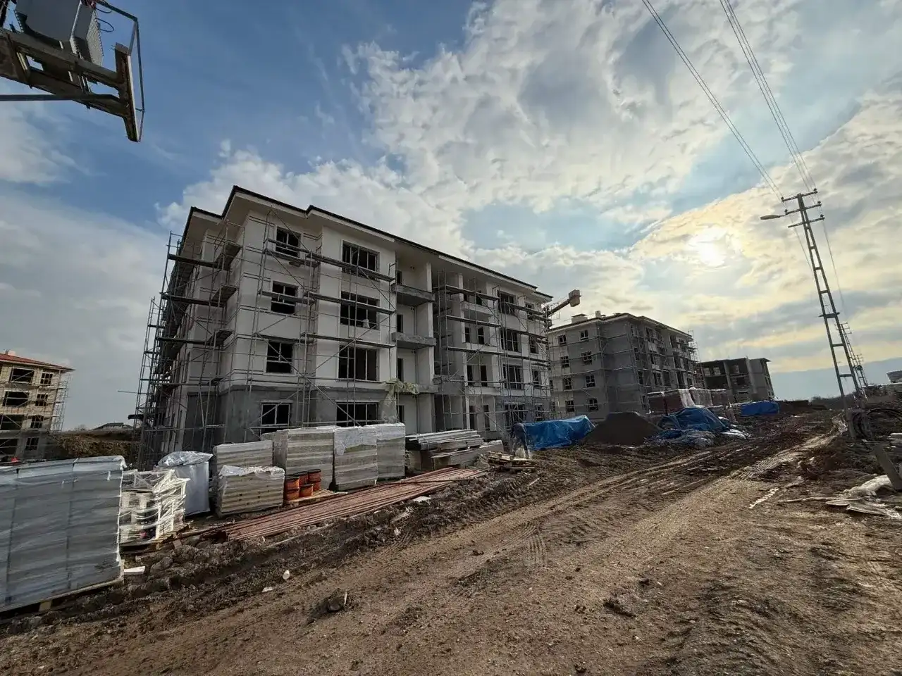 Arifiyede Toki Konutlari Yukseliyor 129 Yeni Konut Ve 4 Isletme Geliyor 1772624415