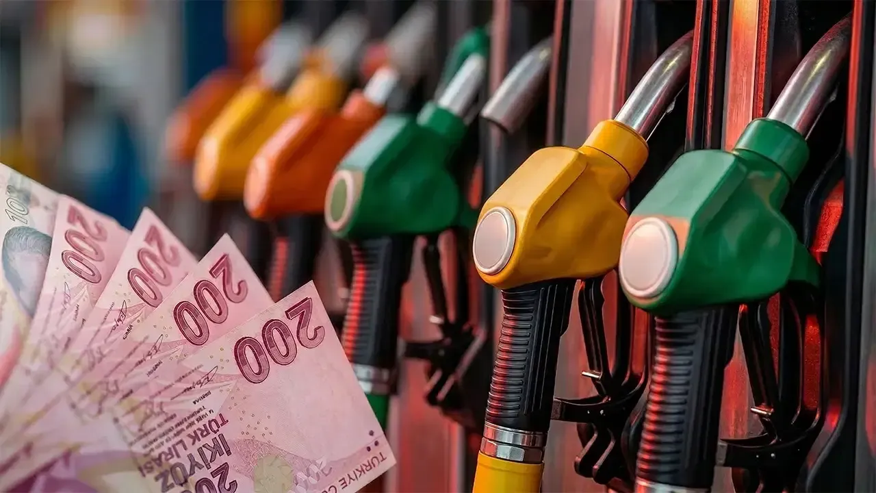 Akaryakıta çifte zam geldi, tabela değişti!