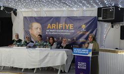 AK Parti Arifiye Kadın Kollarında Başkan Serap Yıldız güven tazeledi