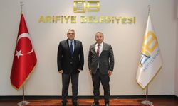 Arifiye Mısır Araştırma Enstitüsü Müdüründen Başkan Karakullukçu’ya Ziyaret