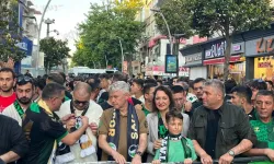 Sakaryaspor’dan 60. Yıl korteji! Binlerce taraftar akın etti
