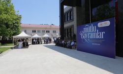 Arifiye'de Geleneksel Bayramlaşma Töreni Yoğun Katılımla Gerçekleşti