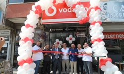 Arifiye’de Vodafone Şık Bilişim Mağazası Hizmete Girdi