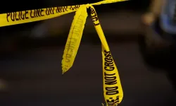 Adaray durağında önce eşini, sonra kendini vurdu