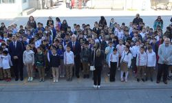 İlçe Milli Eğitim Müdüründen Arifiye İlkokuluna bayrak töreni ziyareti