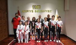 Şampiyon Sporcular Başkan Karakullukçu’yu Ziyaret Etti
