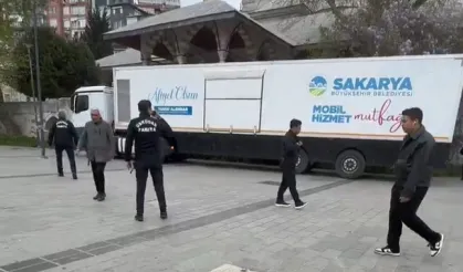 İstanbul'da Sakarya Büyükşehir Belediyesi'nin yardım tırına CHP'li belediye engeli!