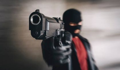 Arifiye'de silahlı saldırı: 5 yerinden vuruldu!