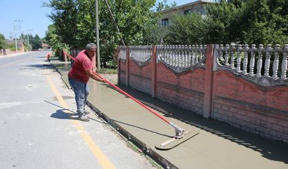 Hacıköy'de Kaldırım Çalışmaları Devam Ediyor