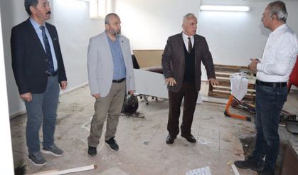 Arifiye Mesleki Eğitim Merkezini ziyaret etti.