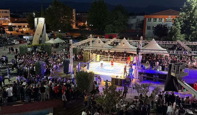 Arifiye’de Türk Kültürü Tanıtım Günleri Kapsamında Boks Gecesi Düzenlendi