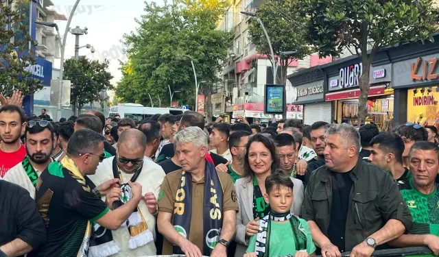 Sakaryaspor’dan 60. Yıl korteji! Binlerce taraftar akın etti
