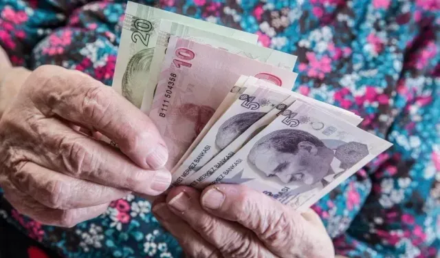 Milyonlarca emekliyi ilgilendiren düzenleme öne alındı! Gözler meclisten çıkacak kararda!