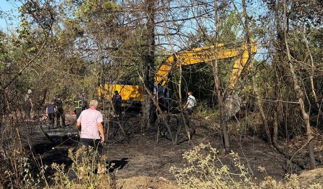 Cumhuriyet Mahallesi’nde Büyük Yangın: Belediye Kepçesi Alevlere Teslim Oldu.