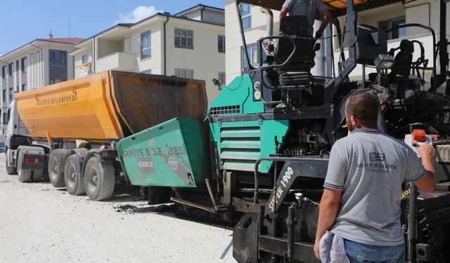 Arifiye Belediyesi Kibar Sokak'ta Asfalt Çalışmalarına Başladı