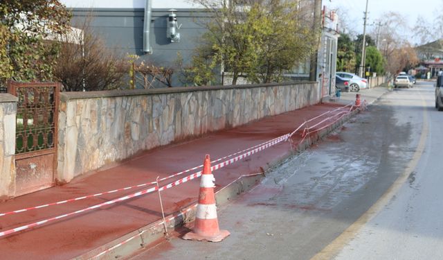 Arifiye’de Beton Kaldırım Çalışmaları Devam Ediyor