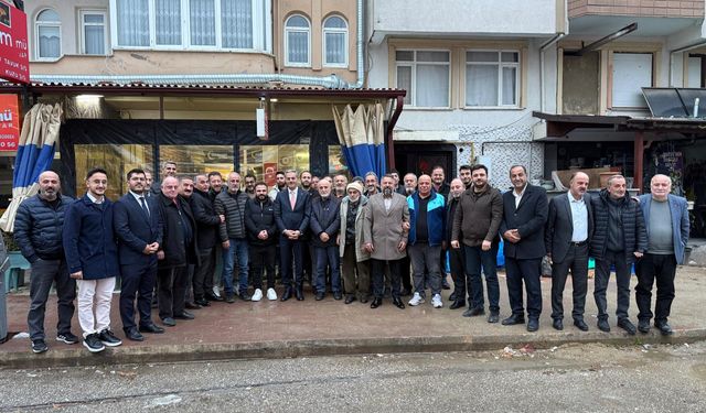 Arifiye Merkez Camii’nde Sabah Namazı Sonrası Çay Sohbeti