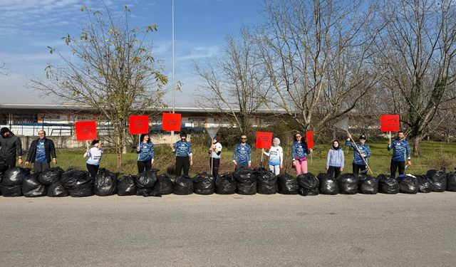 Hal Yolu’nda Örnek Çevre Temizliği: Yaklaşık 30 Torba Çöp Toplandı