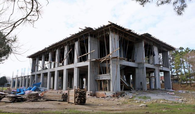 Arifiye Belediyesi Arsa Satışından elde edilecek geliri okul inşaatında kullanacak.