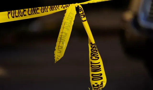 Adaray durağında önce eşini, sonra kendini vurdu