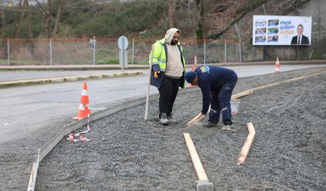 Arifiye Belediyesi Kaldırım Çalışmalarını Sürdürüyor
