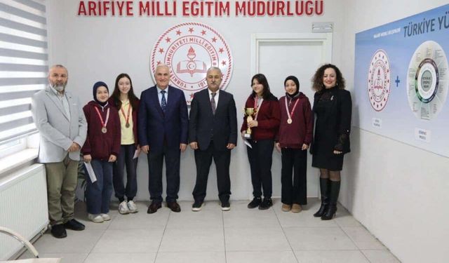 Hacıköy Ortaokulu Yıldız Kız Takımı birinci oldu.