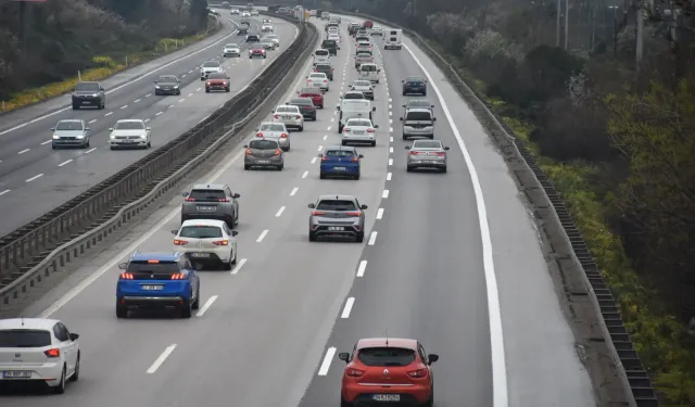 Bayram tatili bitti! Sakarya geçişinde trafik yoğun!