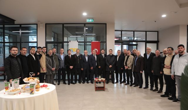 Arifiye’de Bayramlaşma Programı Yoğun Katılımla Gerçekleşti