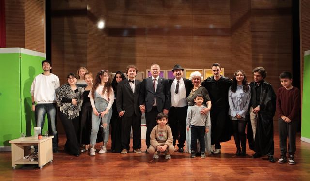 “Faik ile Fadıl Yanlış Anlama" adlı tiyatro gösterisi ilçemizde gerçekleşti