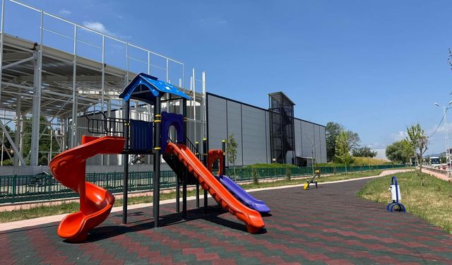 Arifiye Belediyesi Çocuklar İçin Park Yatırımlarını Sürdürüyor