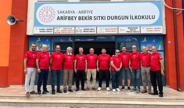 Babalar Günü’nde Anlamlı Hediye: Öğretmenlerden Milli Takıma Destek Mesajı