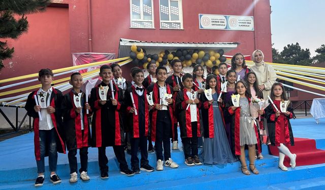 Ekrem Oba İlkokulu ve Ortaokulu’nda Mezuniyet Coşkusu