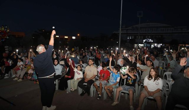 Arifiye'de Açık Hava Sineması ve Konser ile Yaz Akşamına Renkli Buluşma