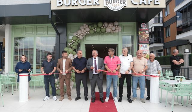 Fatih Mahallesi'nde Burger Cafe Hizmete Açıldı