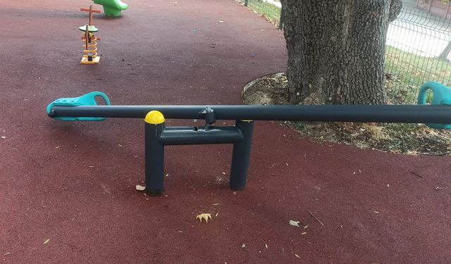 Çocukların Oyun Alanına Vandalizm: Açmalar Parkı'ndaki Oyun Gruplarına Zarar Verildi