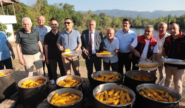 Karaçomaklar'da Şeker Mısırı İkramı Yoğun Katılımla Gerçekleştirildi