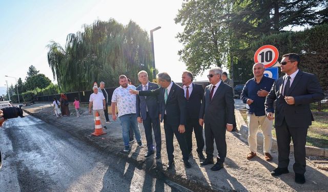 Başkan Alemdar, Arifiye Atatürk Caddesi’ndeki Çalışmaları Yerinde İnceledi