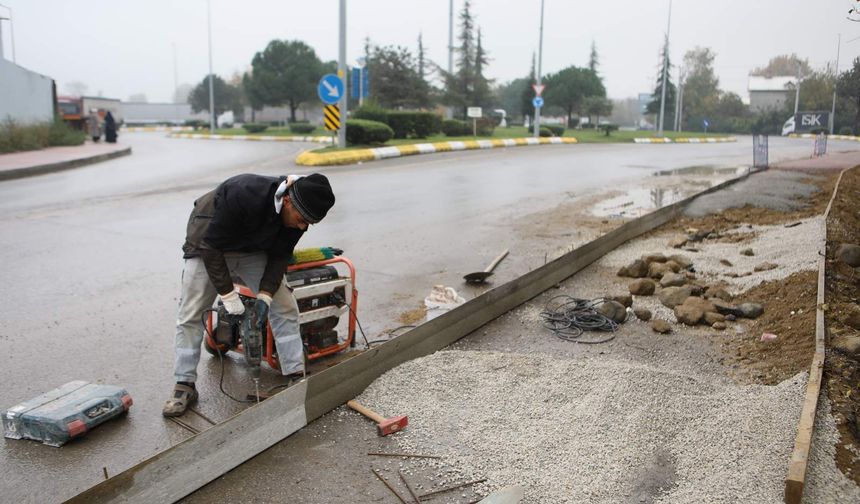 Arifiye Belediyesi Hanlı Bayrak'ta Kaldırım Çalışmalarına devam ediyor..