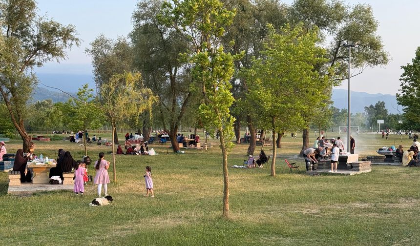 Arifiye Gölya Tabiat Parkı Kurban Bayramı’nda Dolup Taştı