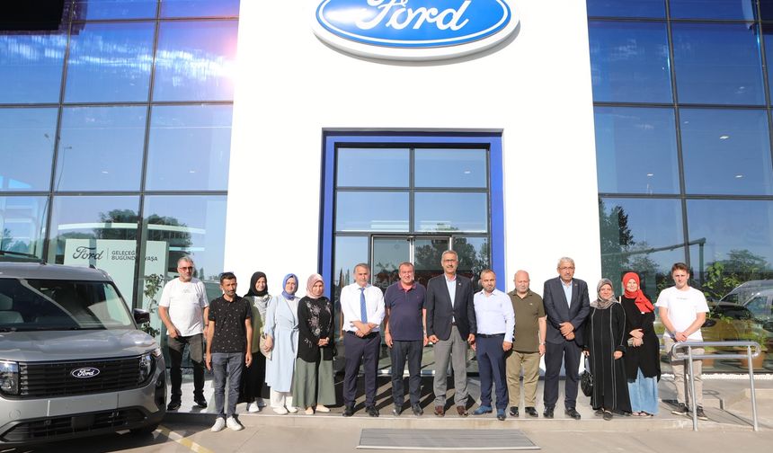 Arifiye'de İş Dünyası ve Siyaset Buluşması: Milletvekili Lütfi Bayraktar İlçemizde Ziyaretlerde Bulundu