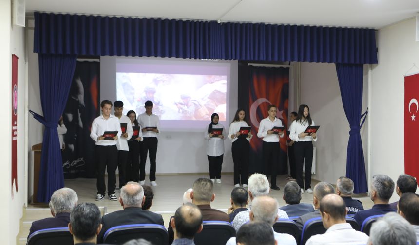 Şehit Muhammet Fatih Safitürk Anadolu Lisesi’nde 15 Temmuz Demokrasi ve Millî Birlik Günü Programı Gerçekleşti