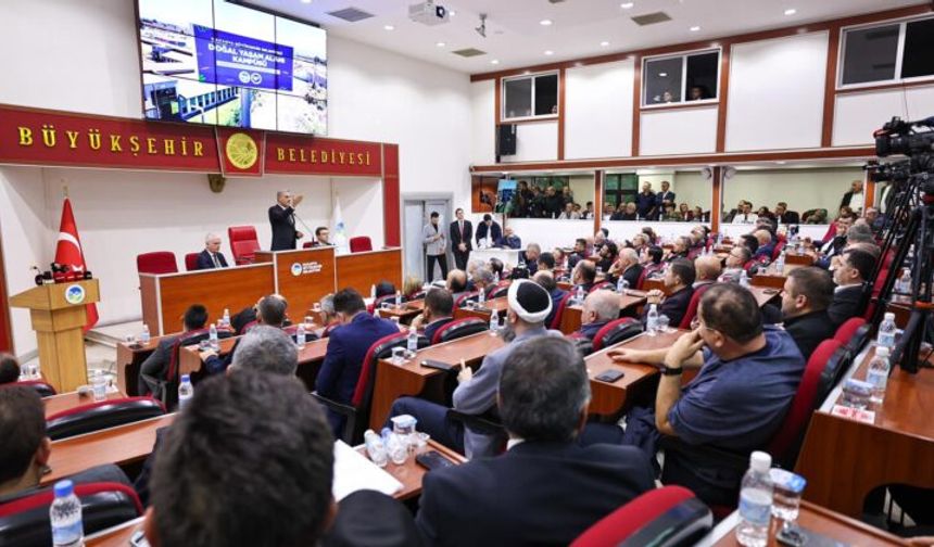 Büyükşehir Kasım Ayı Olağan Meclis Toplantısı, meclis binasında gerçekleştirildi.