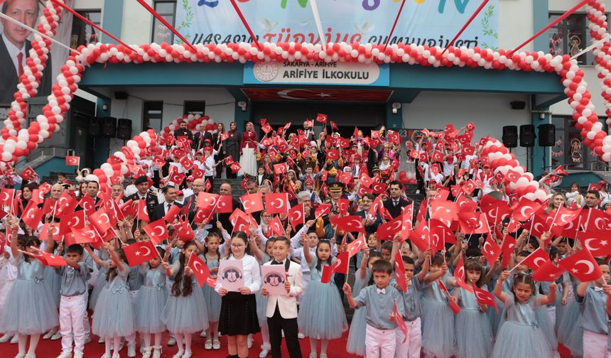 Arifiye’de 23 Nisan Coşkusu: Şehir Protokolünün Katılımıyla Bayram Coşkuyla Kutlandı