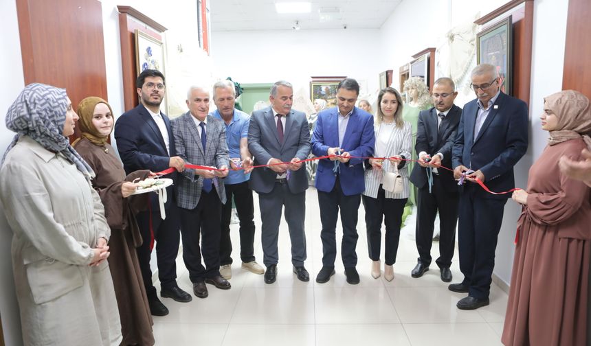 Arifiye’de Hayat Boyu Öğrenme Haftası Coşkusu: Yıl Sonu Sergisi Büyük İlgi Gördü