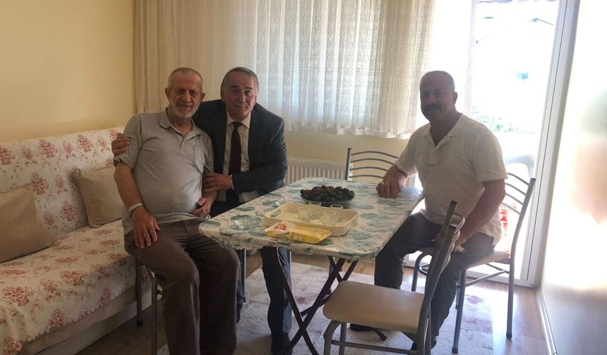 Başkan Karakullukçu, Hac Vazifesini Tamamlayan Ahmet Dayıoğlu'nu ziyaret etti