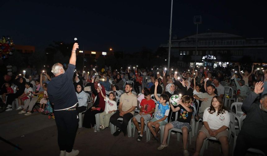 Arifiye'de Açık Hava Sineması ve Konser ile Yaz Akşamına Renkli Buluşma