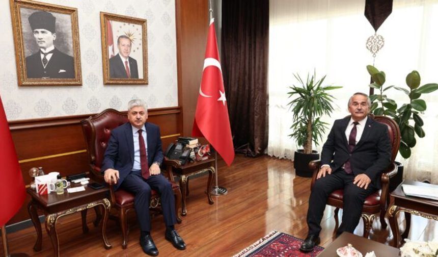 Başkan Karakullukçu Vali Doğan'ı ziyaret etti