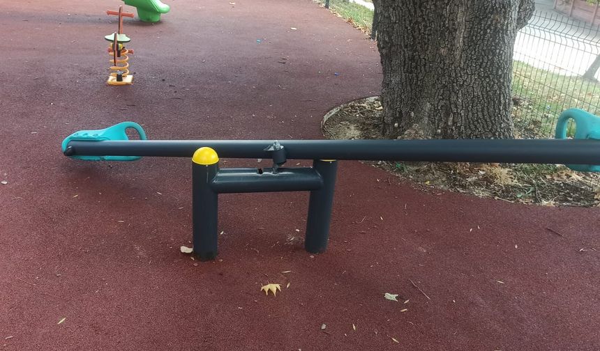 Çocukların Oyun Alanına Vandalizm: Açmalar Parkı'ndaki Oyun Gruplarına Zarar Verildi