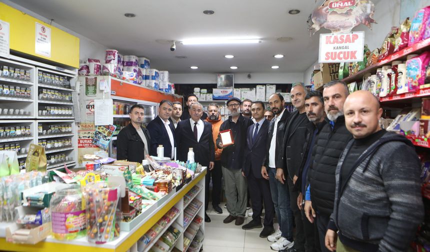 Arifiye’de Yılın Ahisi ve Örnek Esnafı Ayhan Dirliksoy Oldu